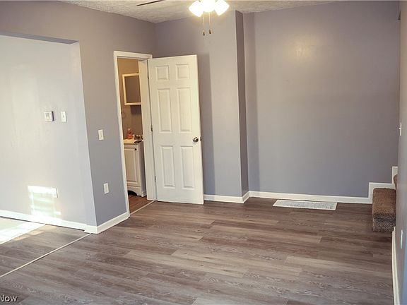 5th image of 240 E Miller Ave