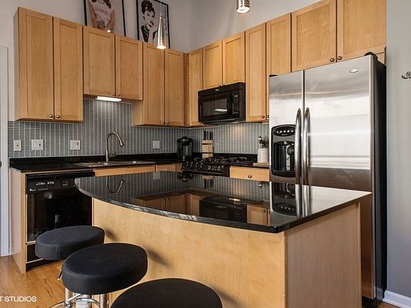 3rd image of 758 N Larrabee St APT 735