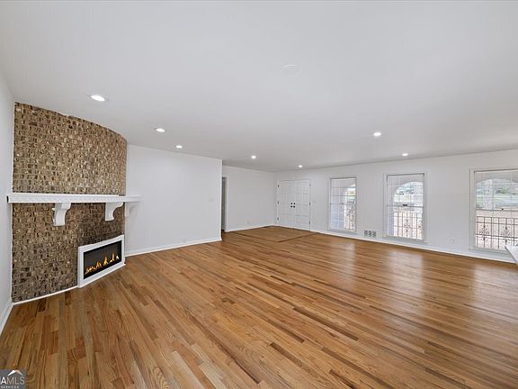 4th image of 755 Camp Perrin Rd