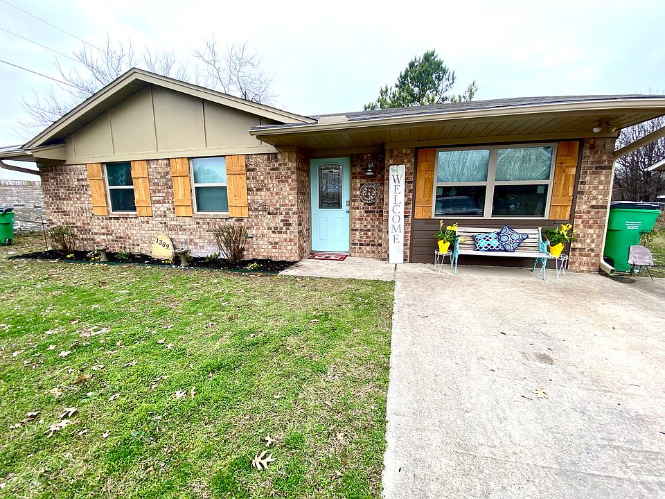 1st image of 1309 Noel Dr