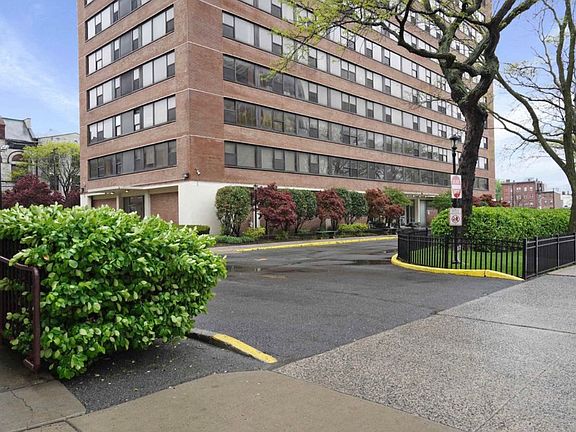2nd image of 135 Montgomery St APT 19H