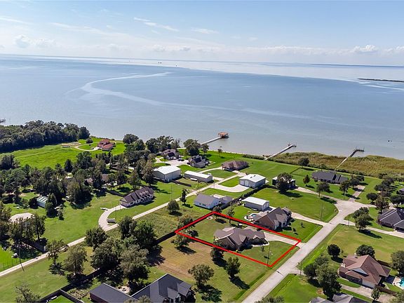 4th image of 221 Bay Oak