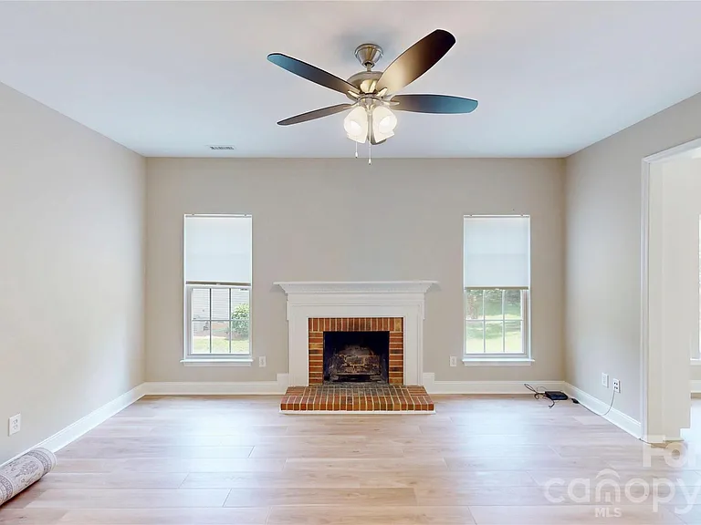 107 Stonemason Ct — Photo 2