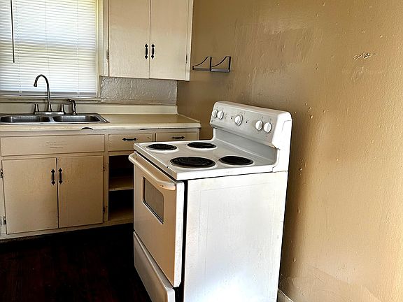 5th image of 602 W Oklahoma Ave