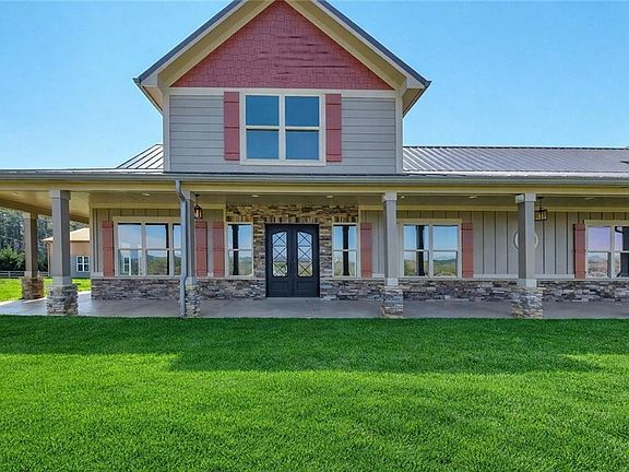 3rd image of 15 Lauren Ln