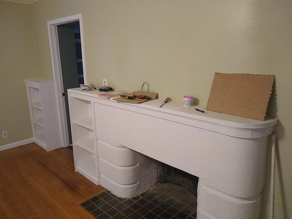 Living Room - Fireplace 