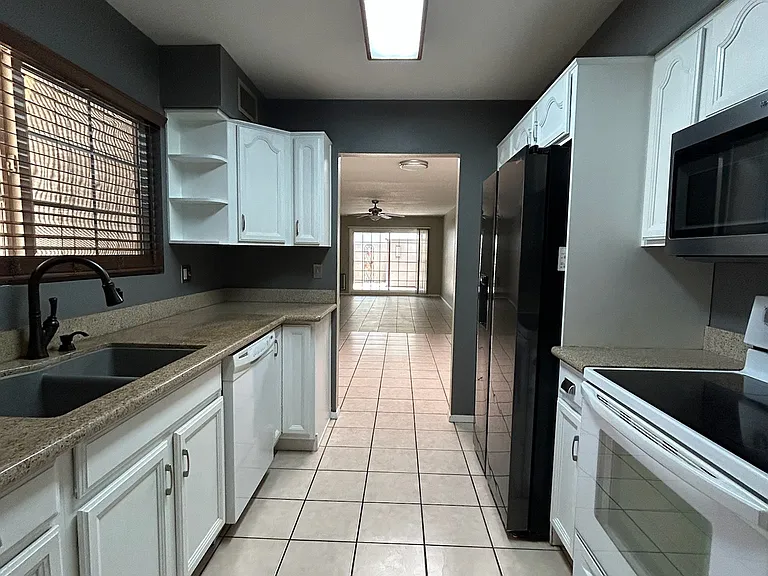 1991 E Colgate Dr — Photo 1