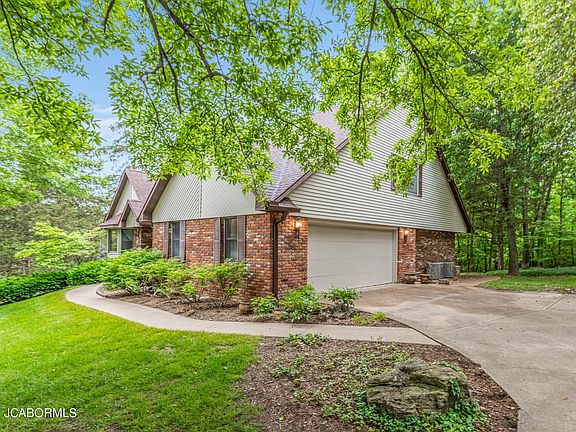 3rd image of 2030 Honeysuckle Ln