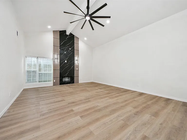 15719 Baytree Dr — Photo 22
