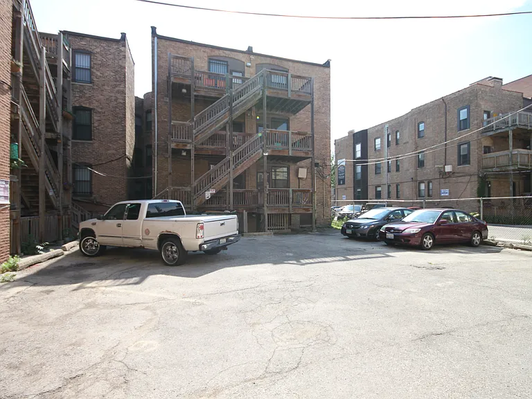 729 W Cornelia Ave #2 — Photo 14