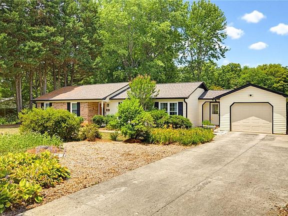 2nd image of 4811 Spilsby Ln