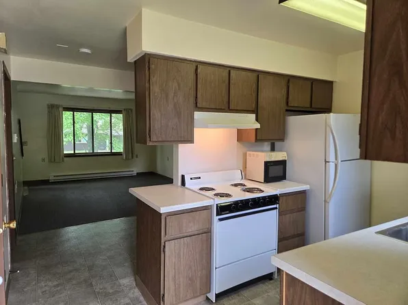 521 E Grand Ave #B, Rosholt, WI 54473