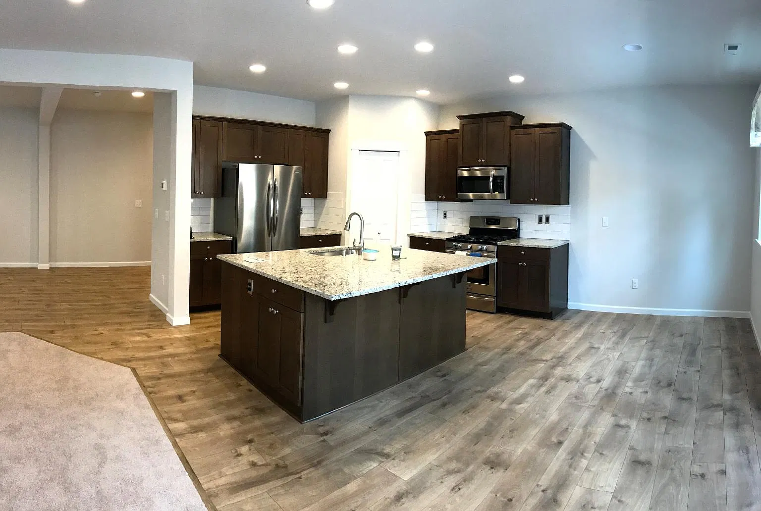 4 bed, 2.5 bath, 2776 sqft, $3,400 — Photo 2