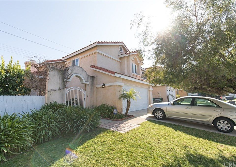 2nd image of 2051 Fairmont Dr