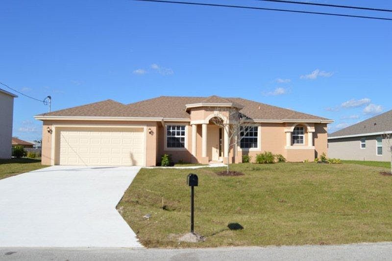 1st image of 513 SW Millard Dr
