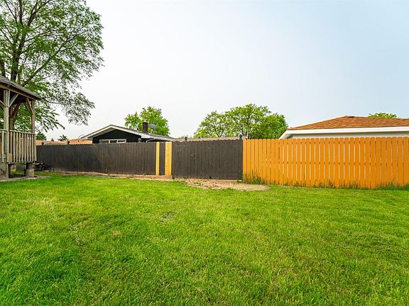 4th image of 2107 Joy Ln