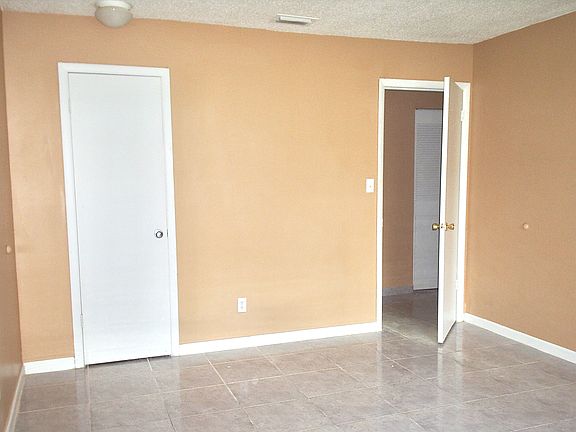 4th image of 2590 Jetske Cir #B