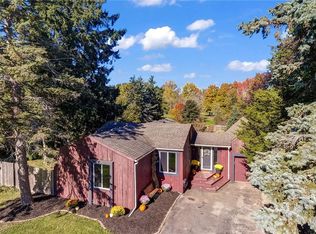 1469 Lake Rd, Youngstown, NY 14174