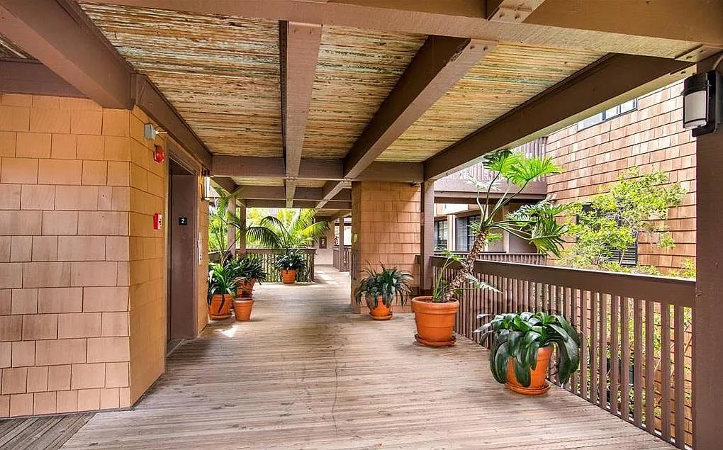 8880 Villa La Jolla Dr — Photo 2