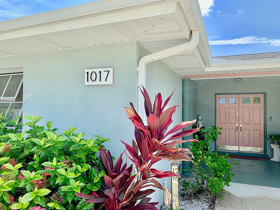 1st image of 1017 E Gondola Dr