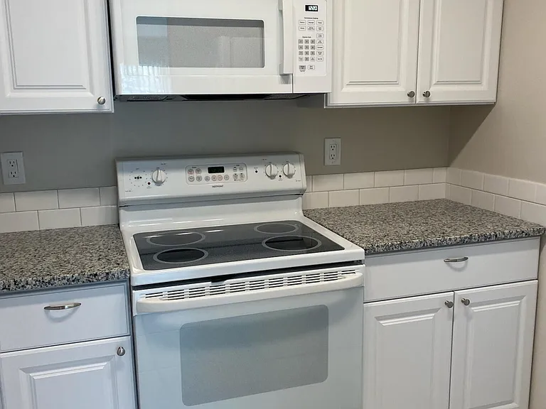 1536 SE Royal Green Cir #101 — Photo 5