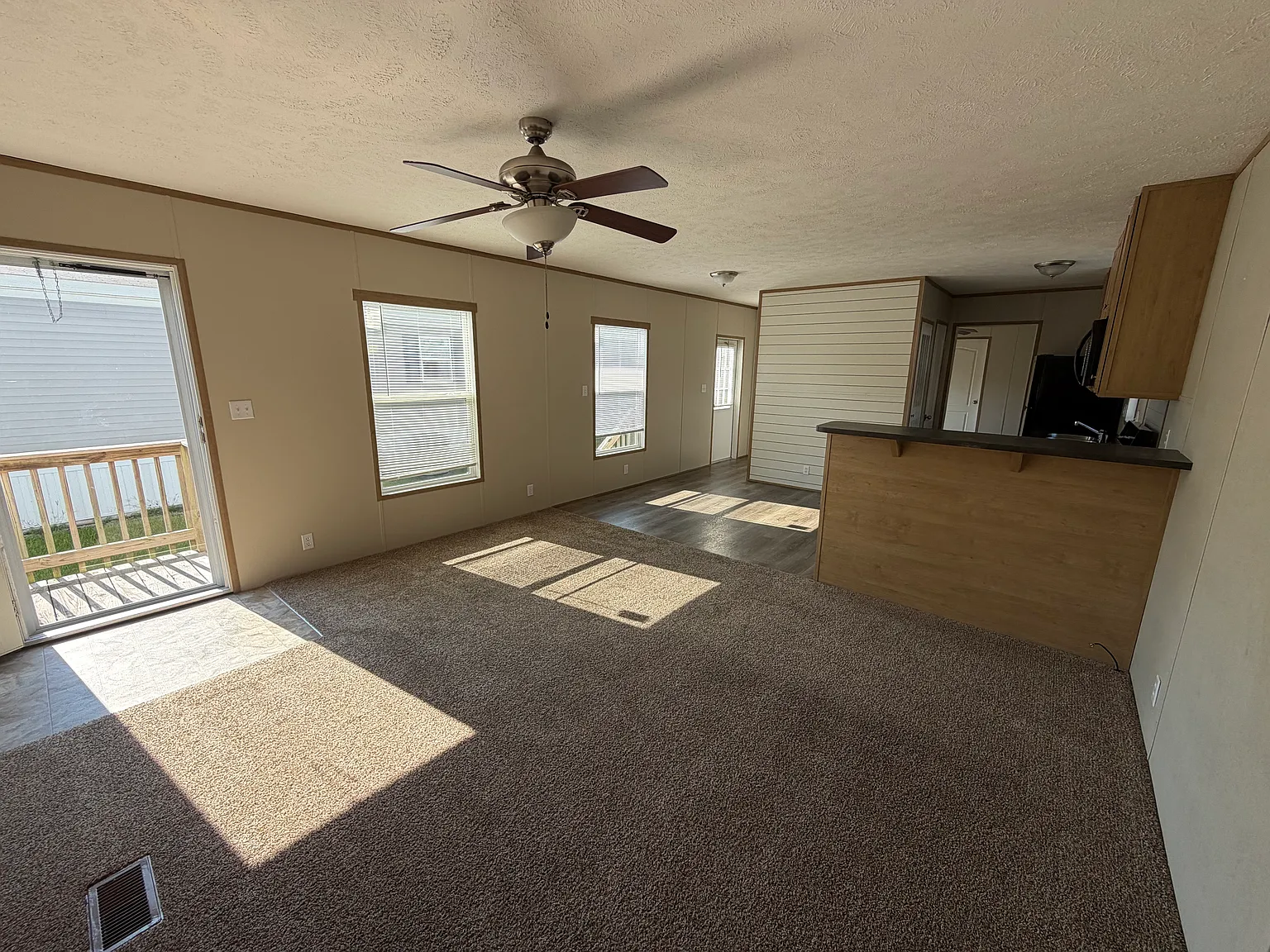 3 bed, 1056 sqft, $1,353 — Photo 3