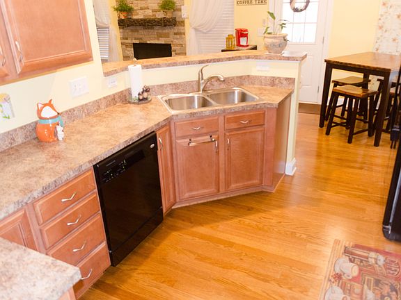 4th image of 617 Woodlake Park Dr