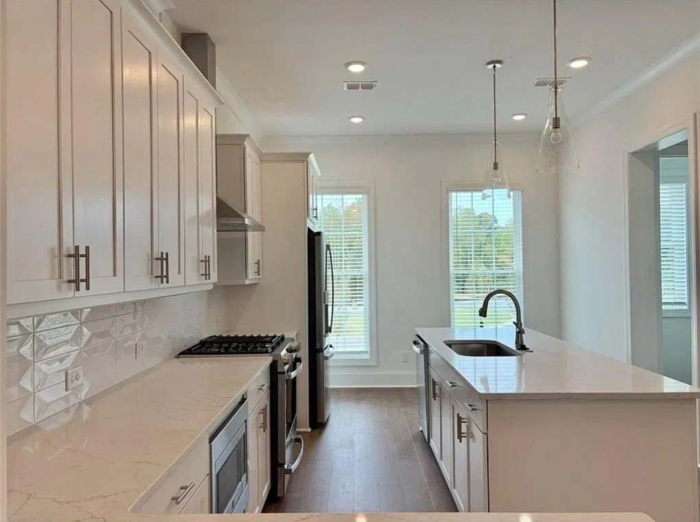 3 bed, 3.5 bath, 2264 sqft, $3,200 — Photo 3