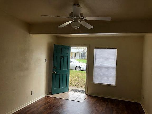 Entryway (living room)