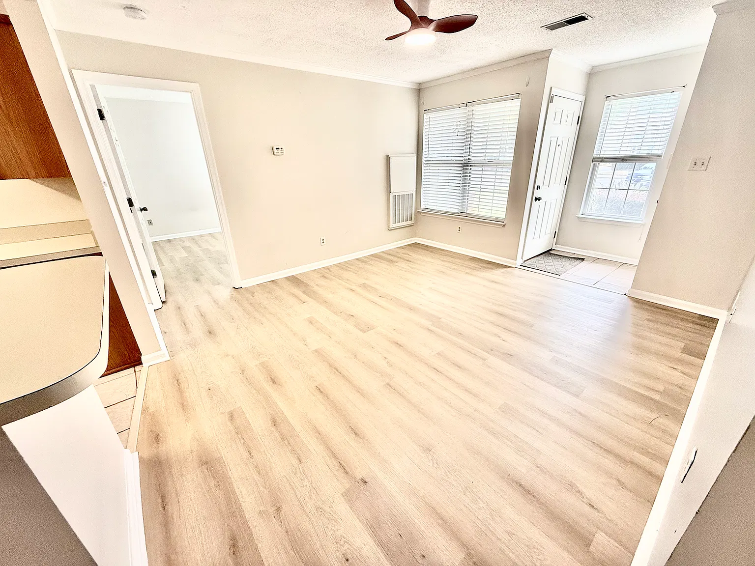 2 bed, 900 sqft, $1,895 — Photo 4