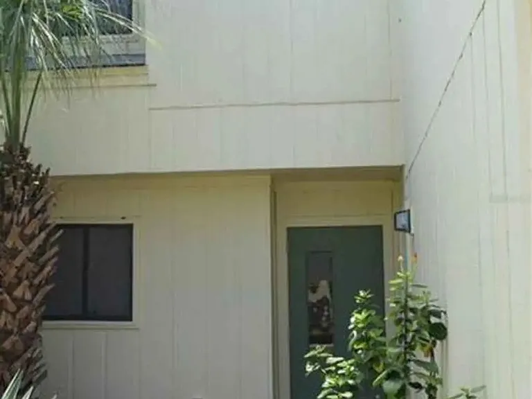 42 Saint Andrews Ct — Photo 2