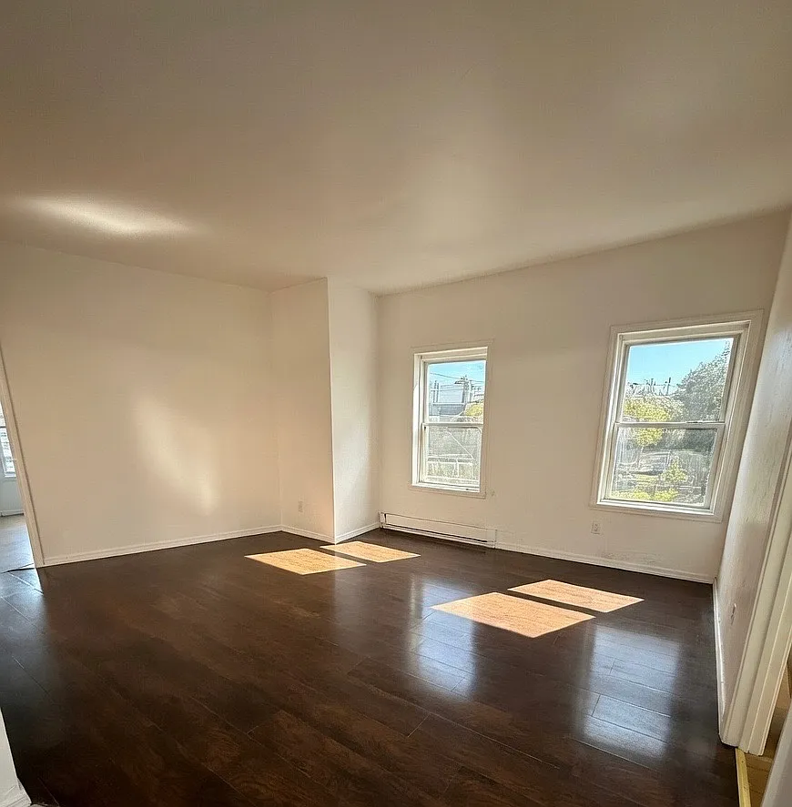 3 bed, $1,950 — Photo 2