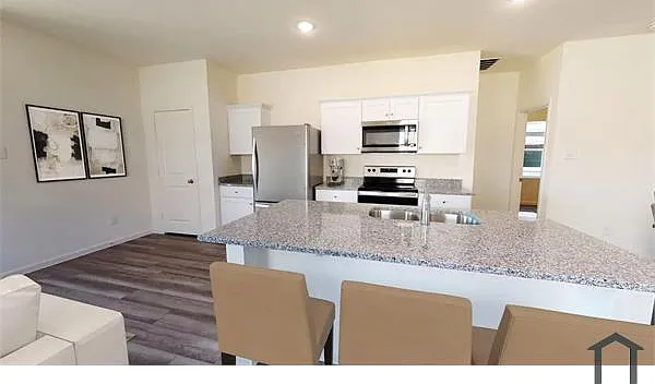 3 bed, 1412 sqft, $2,100 — Photo 3
