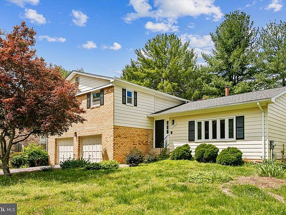 3rd image of 1705 Crestview Dr