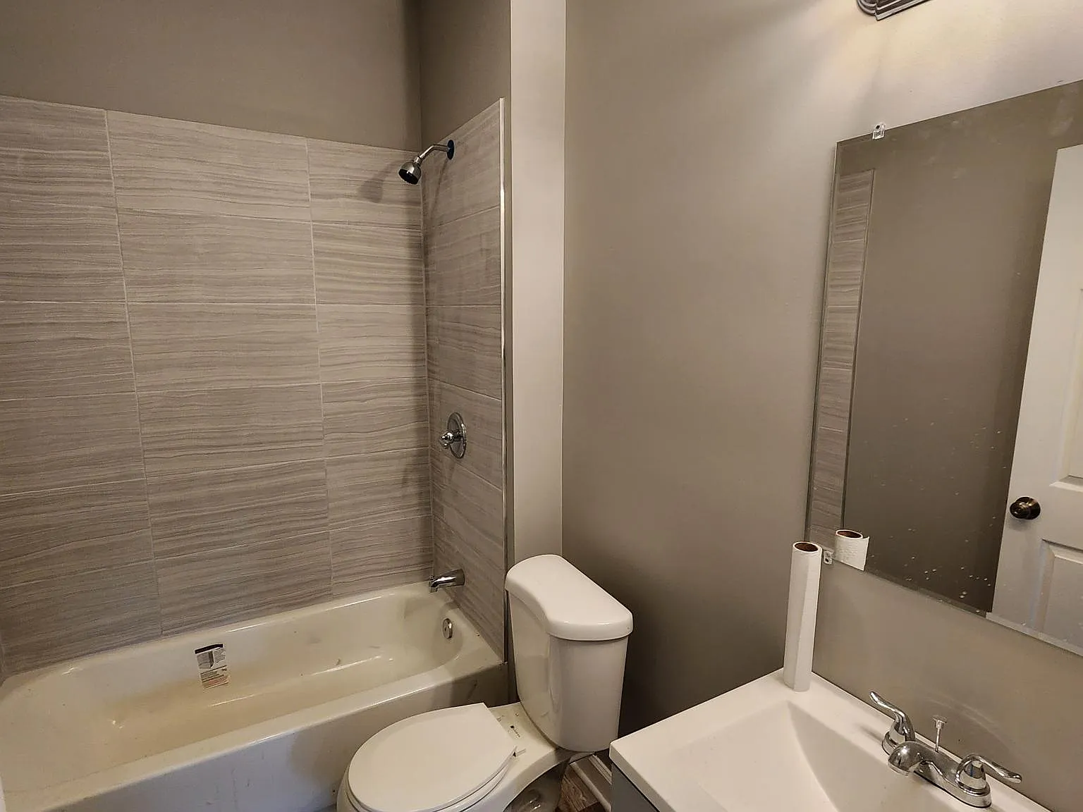 3 bed, 1800 sqft, $1,400 — Photo 3