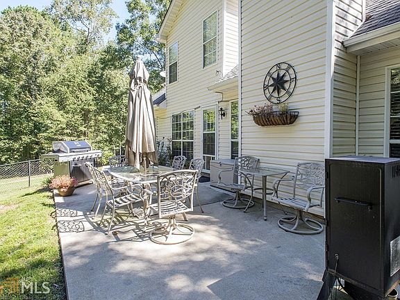3rd image of 509 Redwood Cir