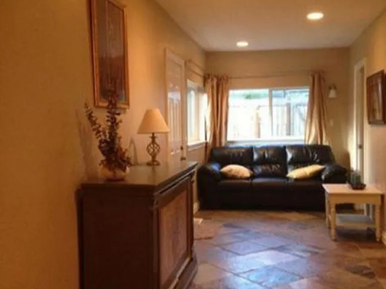 601 E Coeur D Alene Ave — Photo 5
