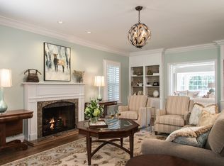 4 Hacienda Dr, Saint Louis, MO 63124