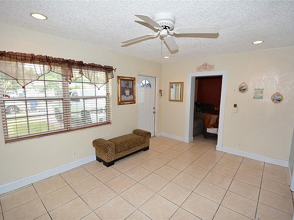 4th image of 411 NE 58th St