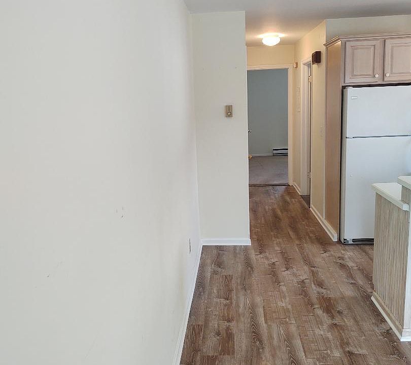 2nd image of 28 Van Buskirk Ave #2L