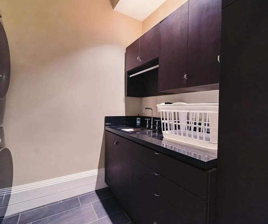 2 bed, 2.5 bath, 2218 sqft, $14,000 — Photo 4