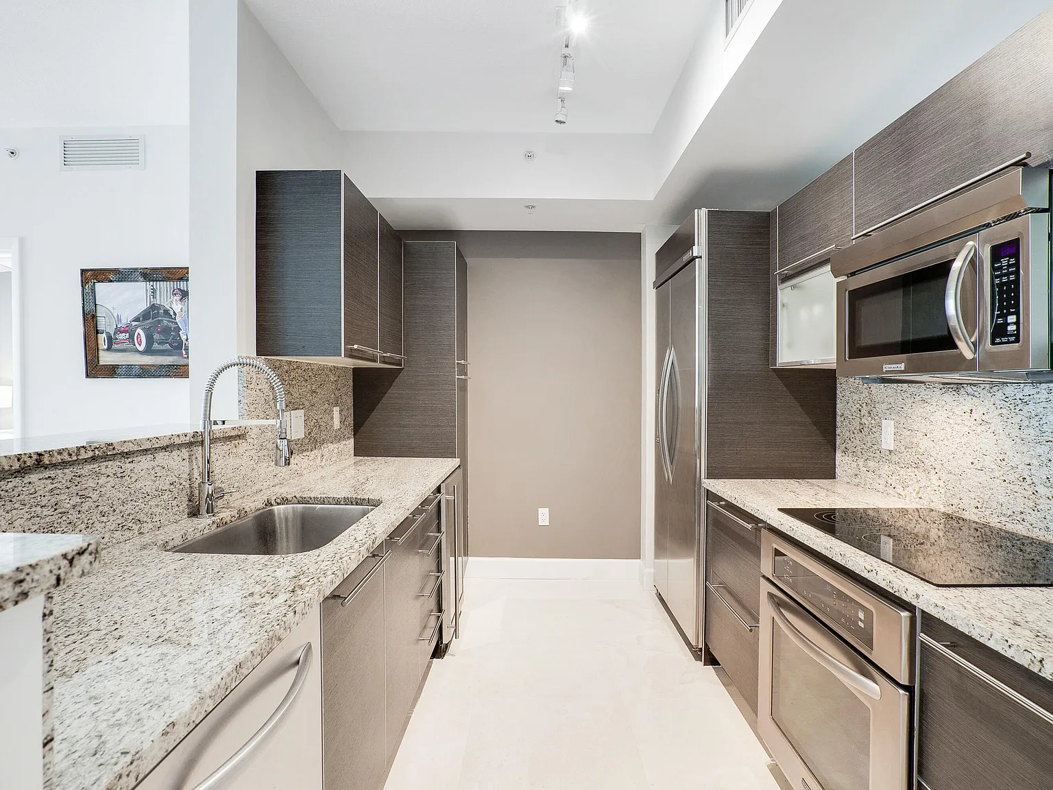 2 bed, 2.0 bath, 1120 sqft, $5,000 — Photo 2