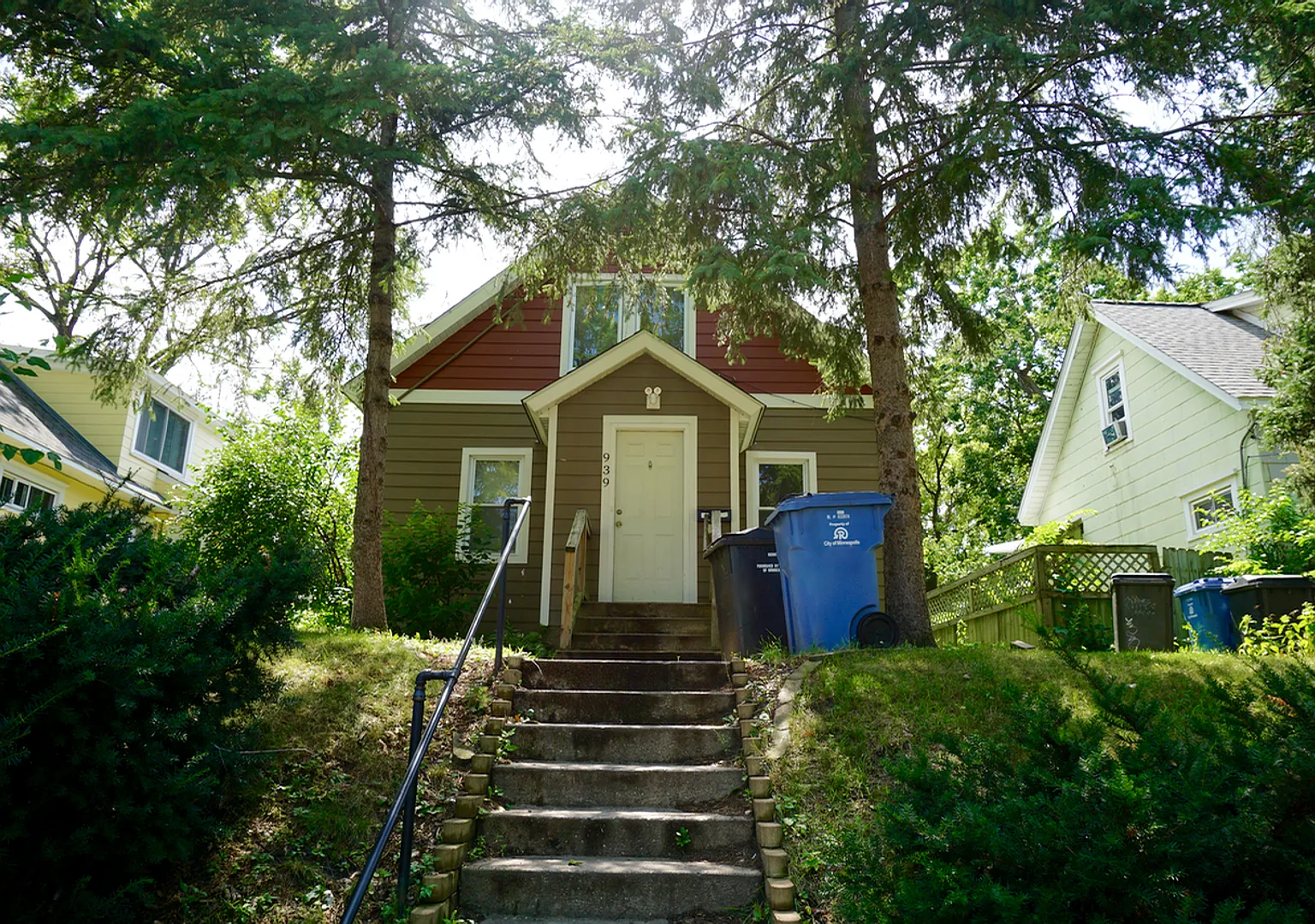 Single Family House Close to U of M Campus — Photo 1
