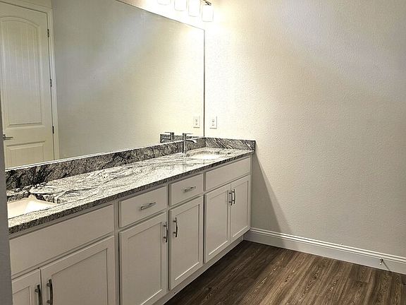 4th image of 34 Whittington Dr