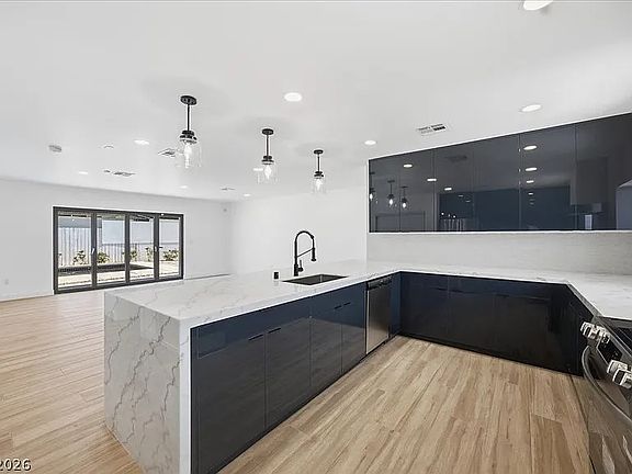 5th image of 701 Canosa Ave #1