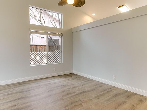 3rd image of 2041 Evelyns Dr