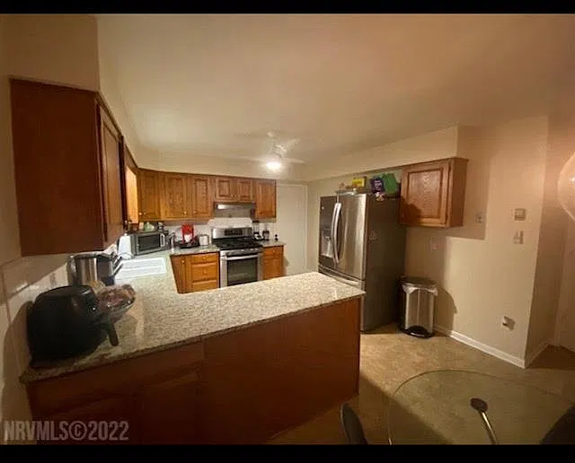3 bed, 1904 sqft, $2,900 — Photo 2