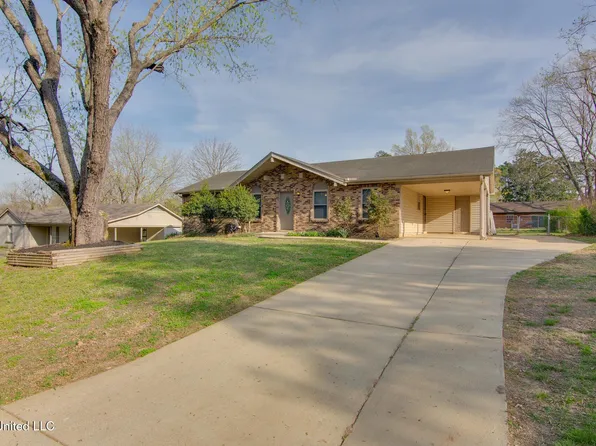 5687 Iroquois Dr, Horn Lake, MS 38637