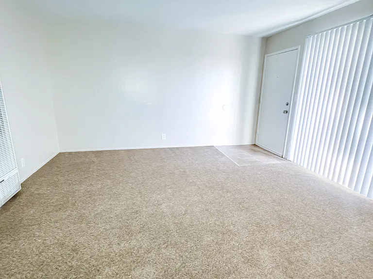 Monterey Manor Apartments — Photo 15