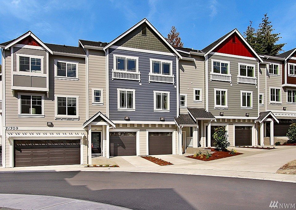 Disclaimer: All renderings and marketing sketches are approximate and conceptual only.  Finished townhouses and associated products may vary in details, dimensions, and features at the discretion of the Builder.